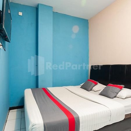 J&B Rooms Pramuka Jakarta Mitra Reddoorz Exterior foto