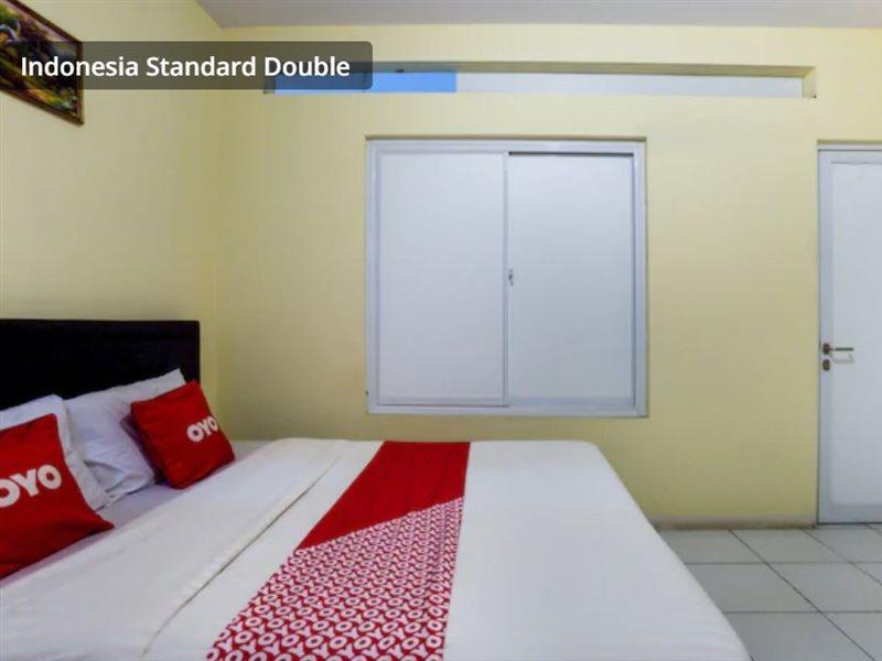 J&B Rooms Pramuka Jakarta Mitra Reddoorz Exterior foto