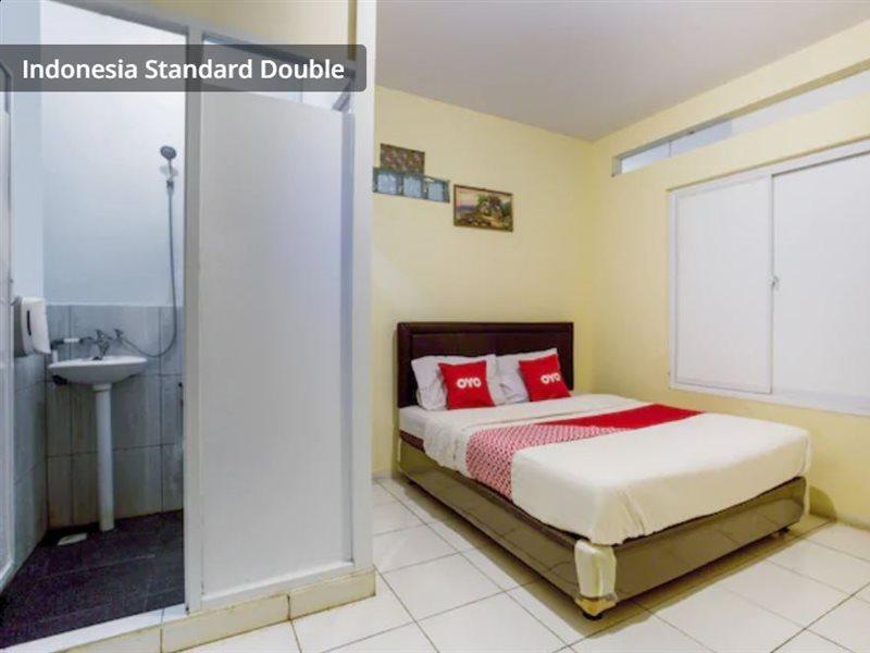 J&B Rooms Pramuka Jakarta Mitra Reddoorz Exterior foto