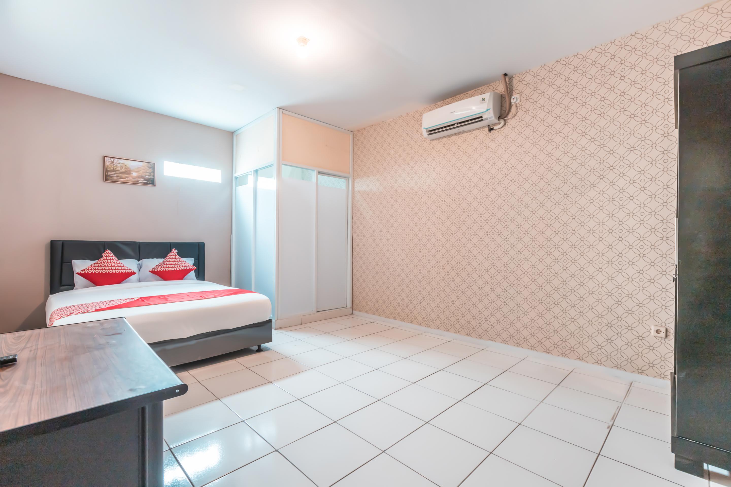 J&B Rooms Pramuka Jakarta Mitra Reddoorz Exterior foto