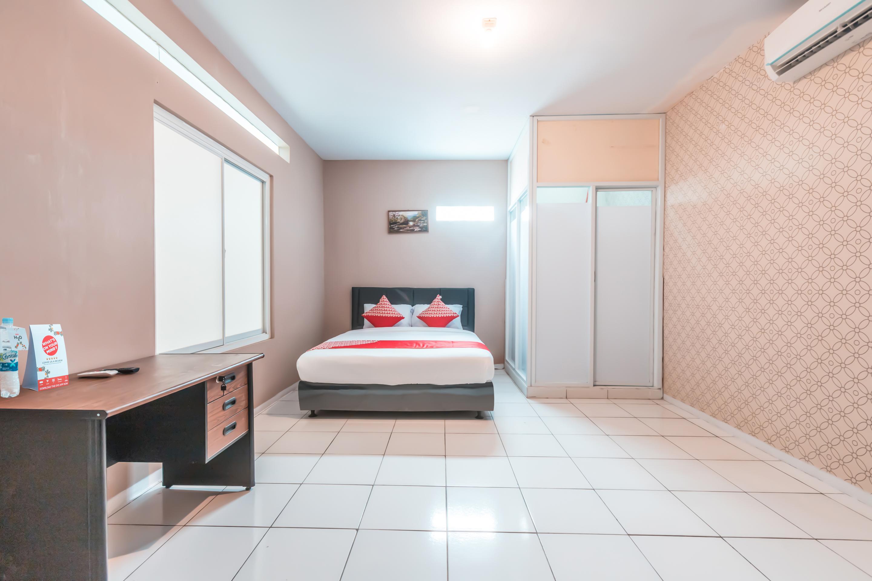 J&B Rooms Pramuka Jakarta Mitra Reddoorz Exterior foto