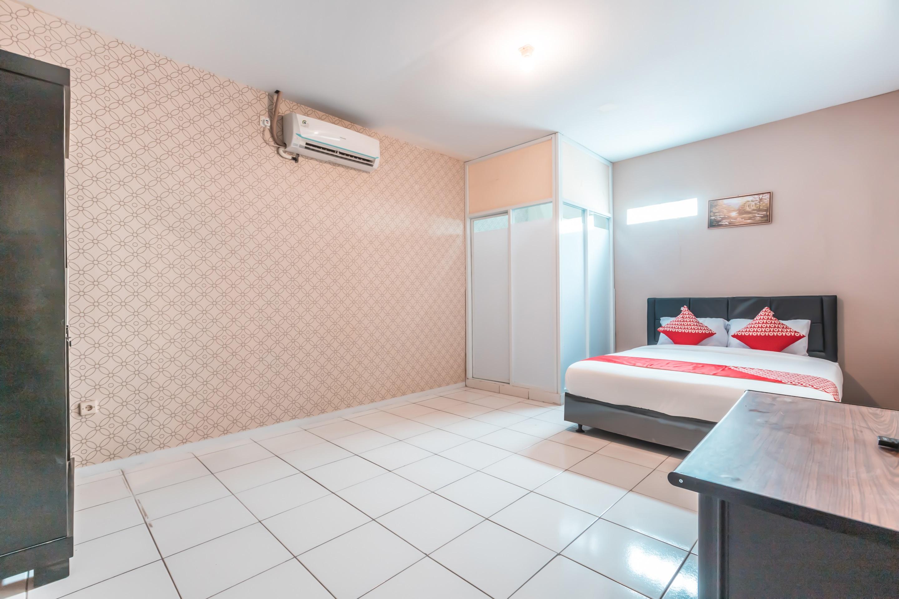 J&B Rooms Pramuka Jakarta Mitra Reddoorz Exterior foto