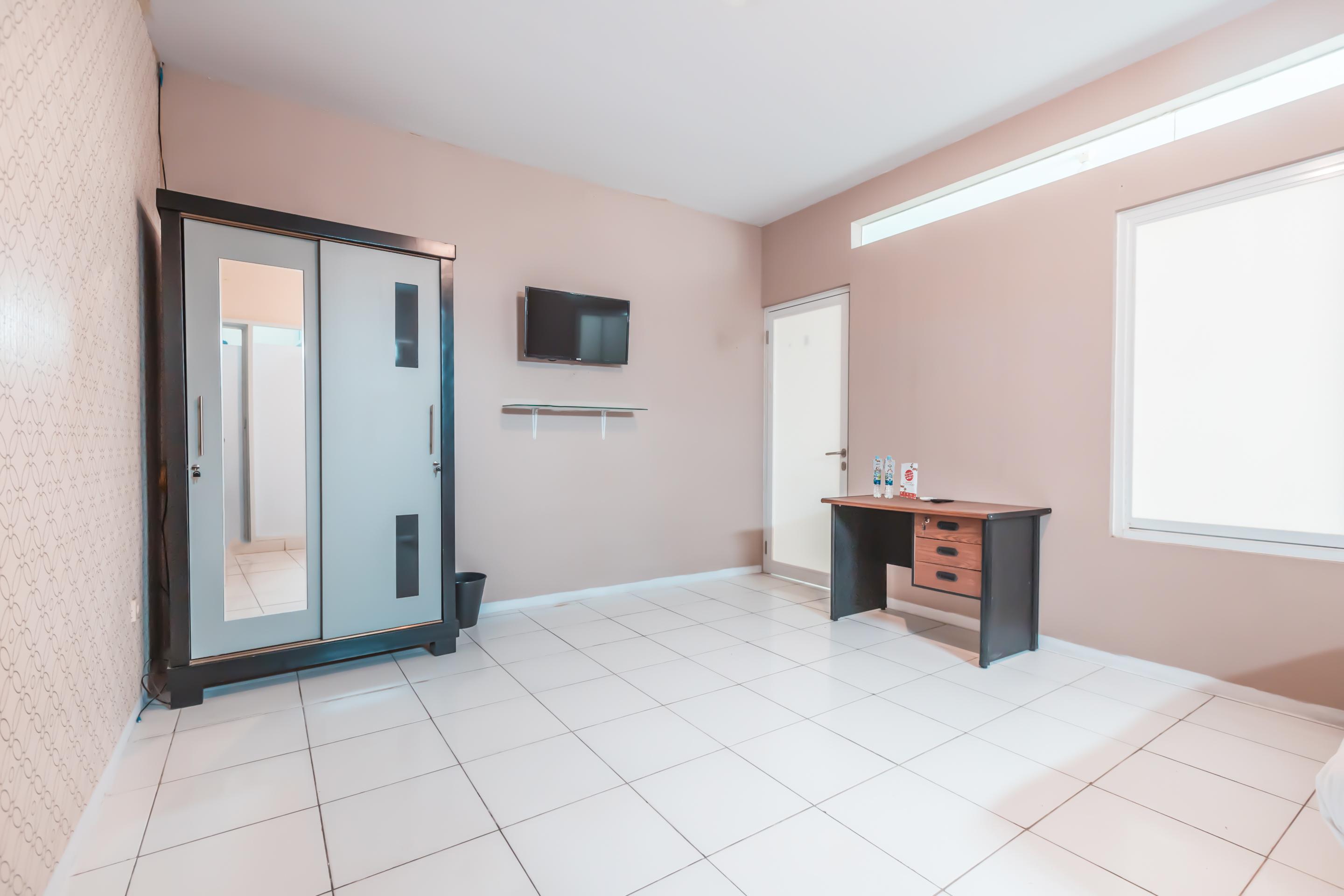 J&B Rooms Pramuka Jakarta Mitra Reddoorz Exterior foto