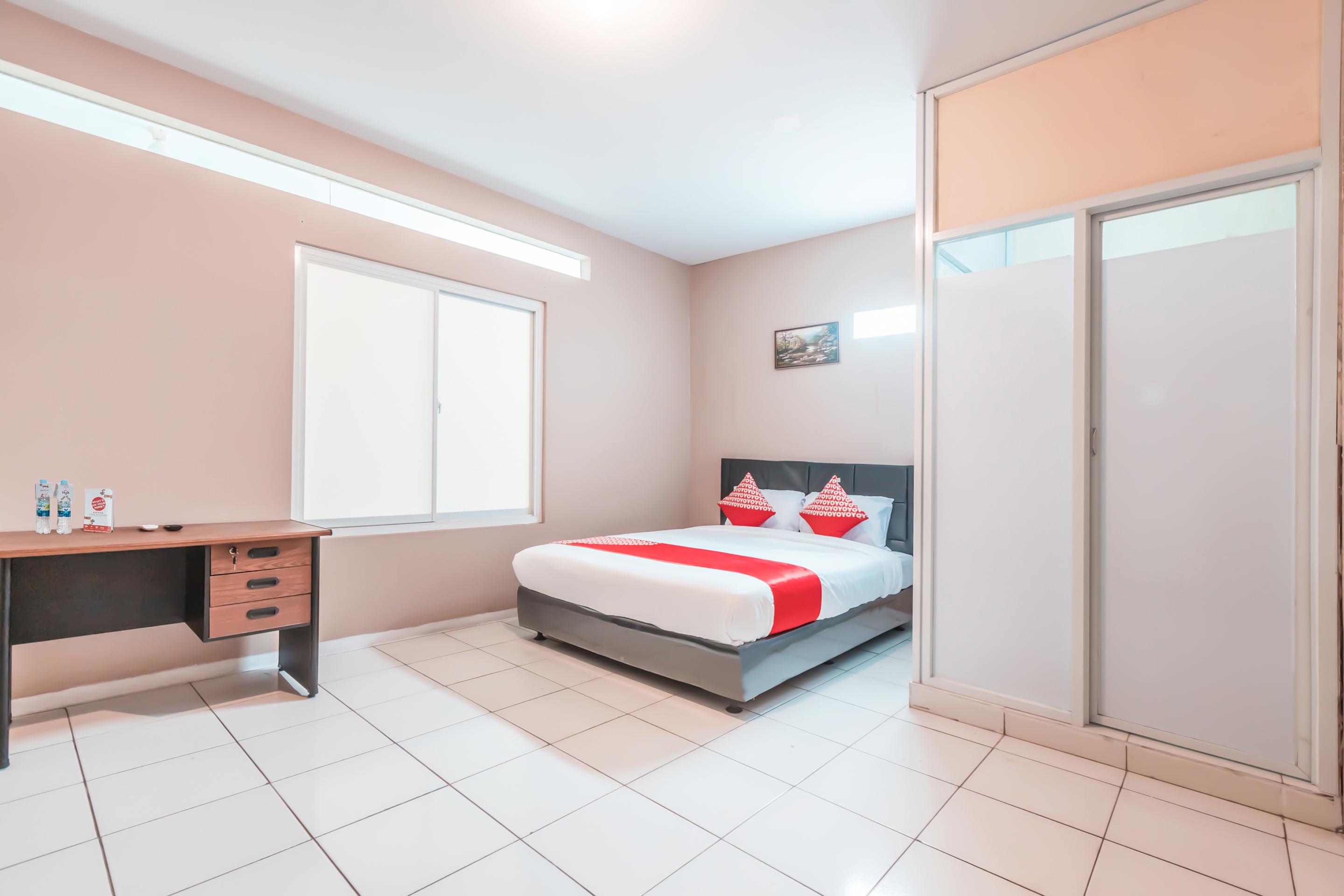 J&B Rooms Pramuka Jakarta Mitra Reddoorz Exterior foto