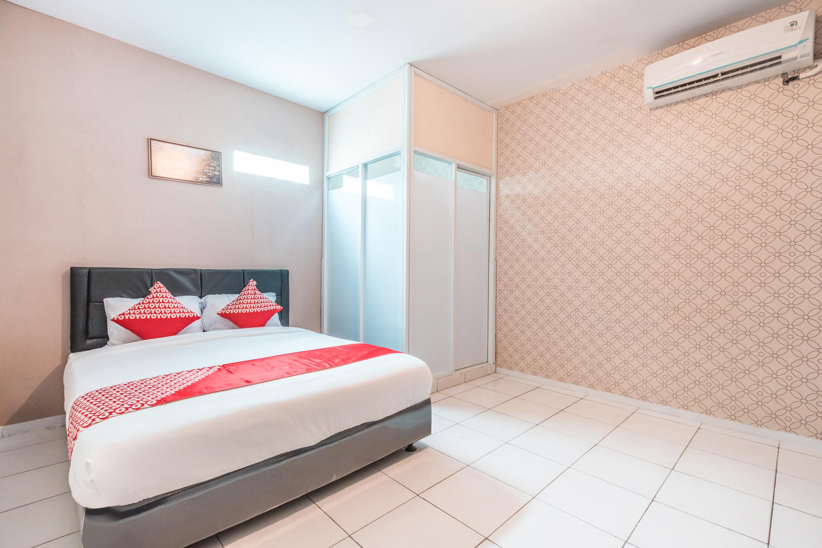 J&B Rooms Pramuka Jakarta Mitra Reddoorz Exterior foto