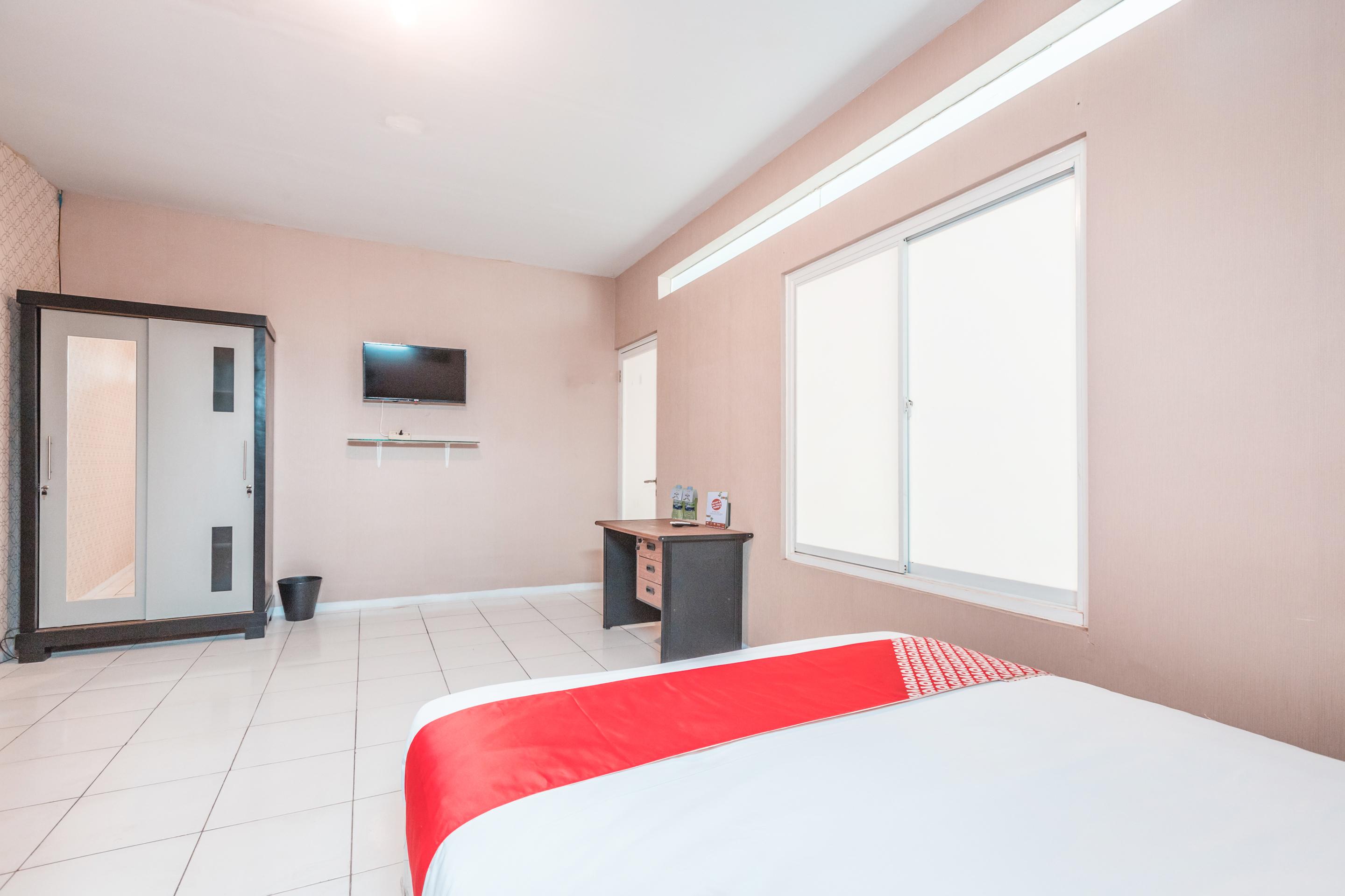 J&B Rooms Pramuka Jakarta Mitra Reddoorz Exterior foto