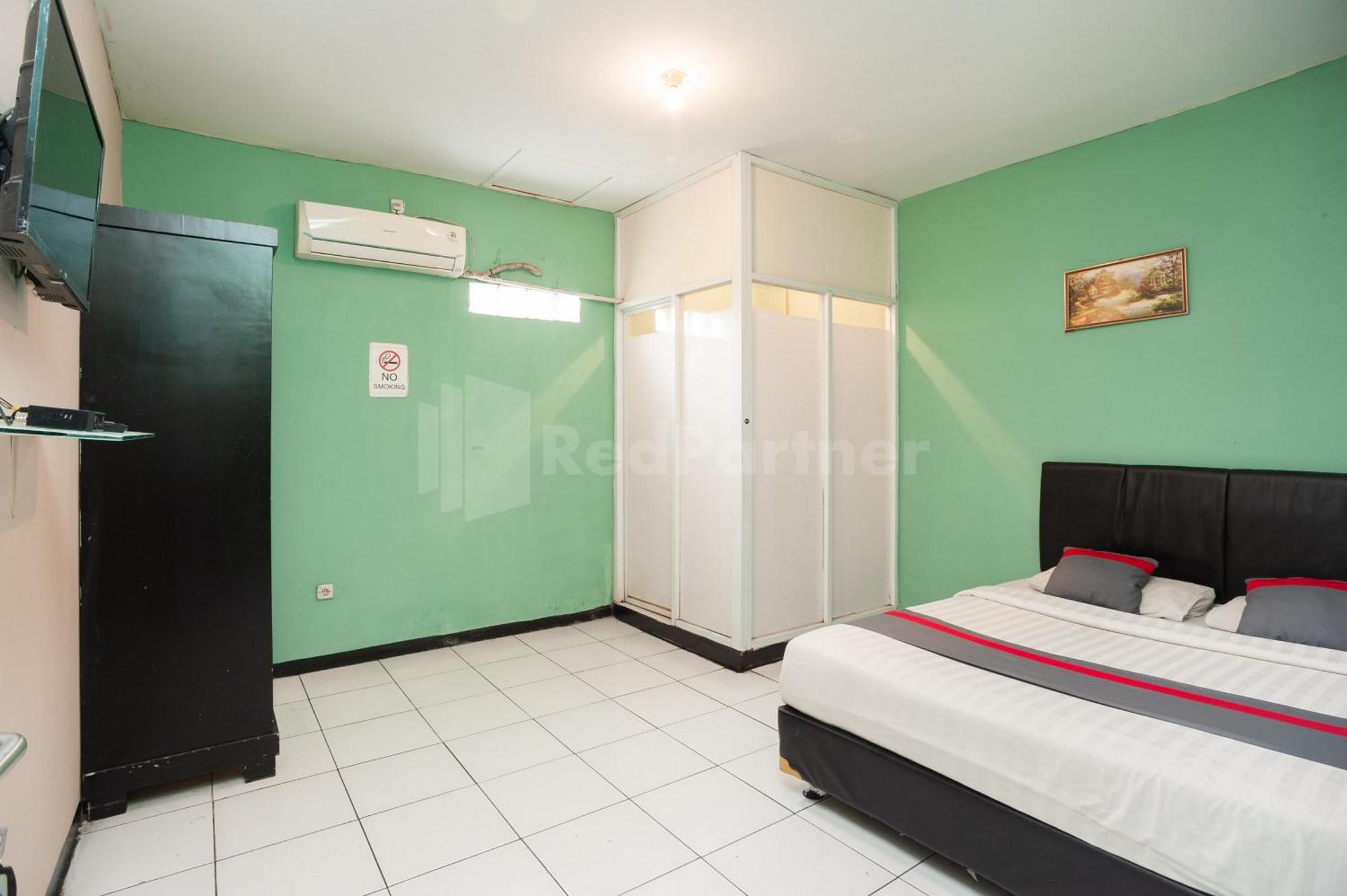 J&B Rooms Pramuka Jakarta Mitra Reddoorz Exterior foto