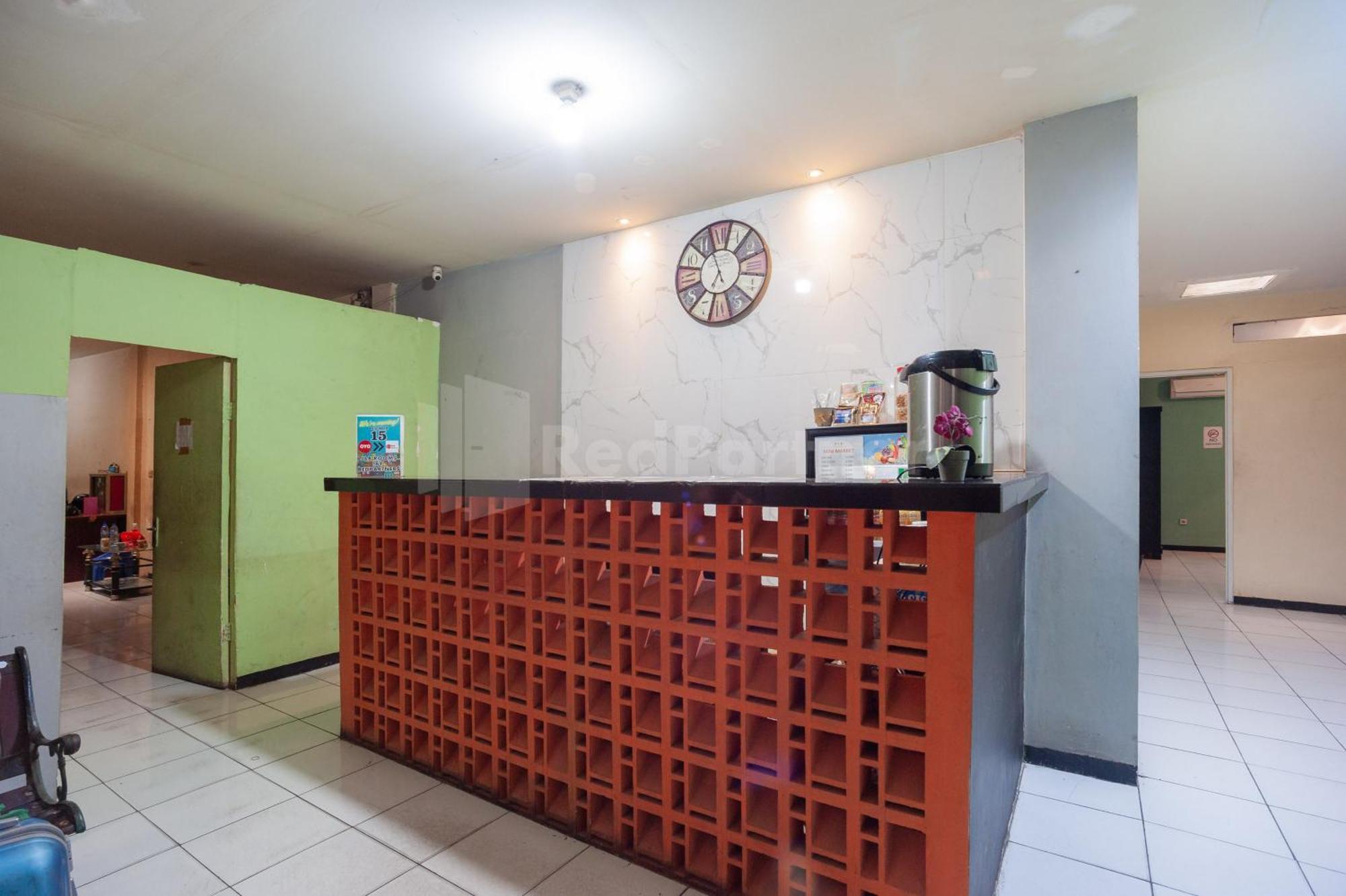 J&B Rooms Pramuka Jakarta Mitra Reddoorz Exterior foto